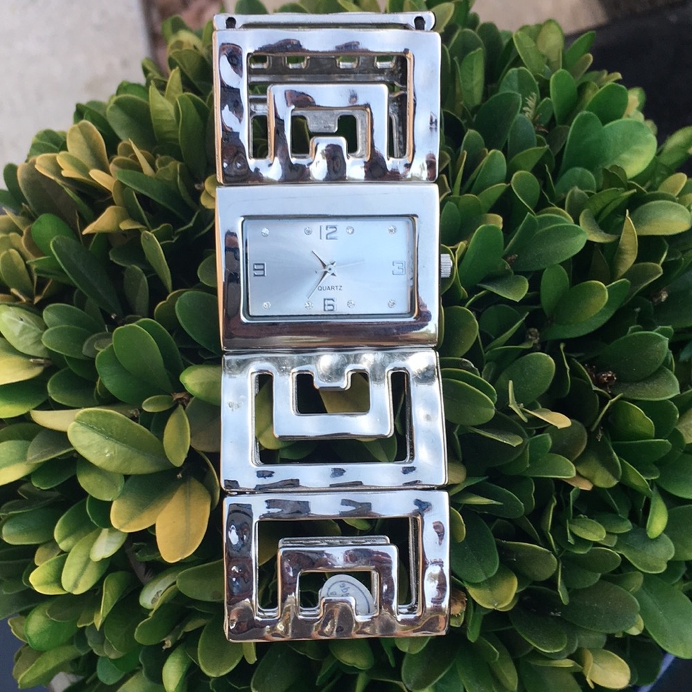 Classy slip on bracelet/watch/batt.-included!